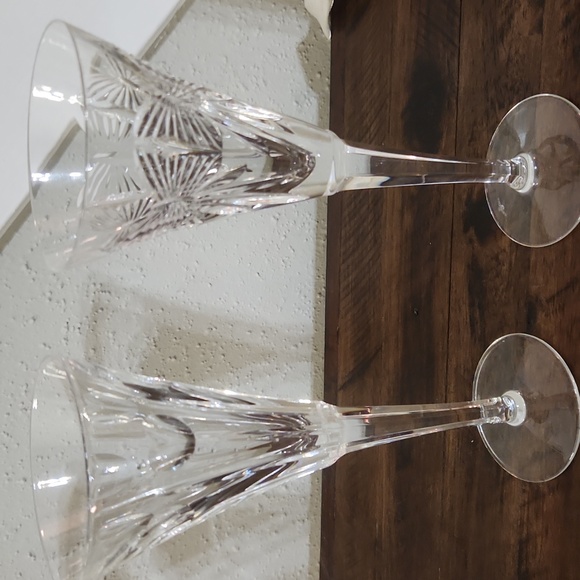 Set of 2 gorgeous Waterford Crystal toasting flutes! Excellent condition! - Picture 6 of 9